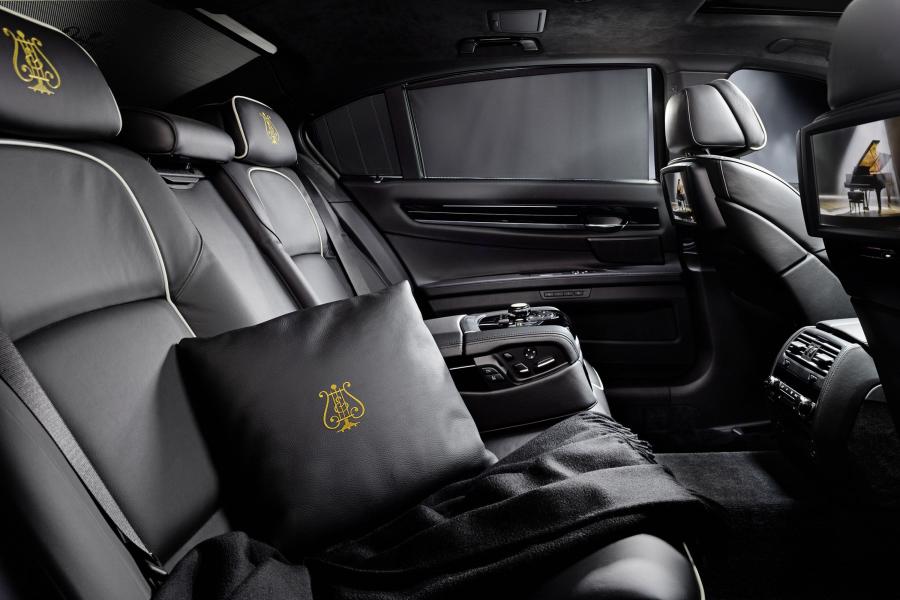  BMW 7-Series Individual 2011 года  (фото 10 из 14)